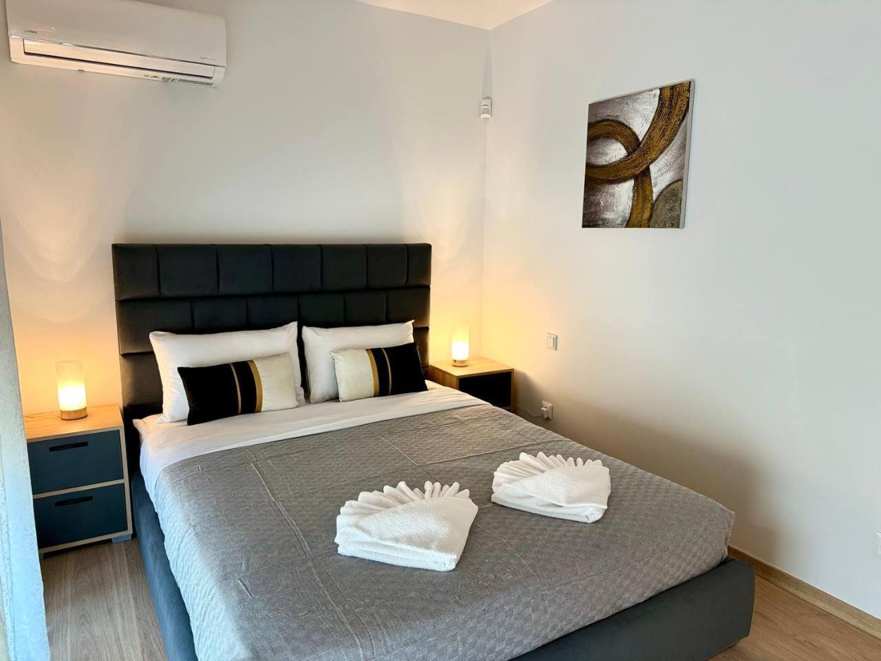Lux Residence Ampelokipi Athena Bagian luar foto