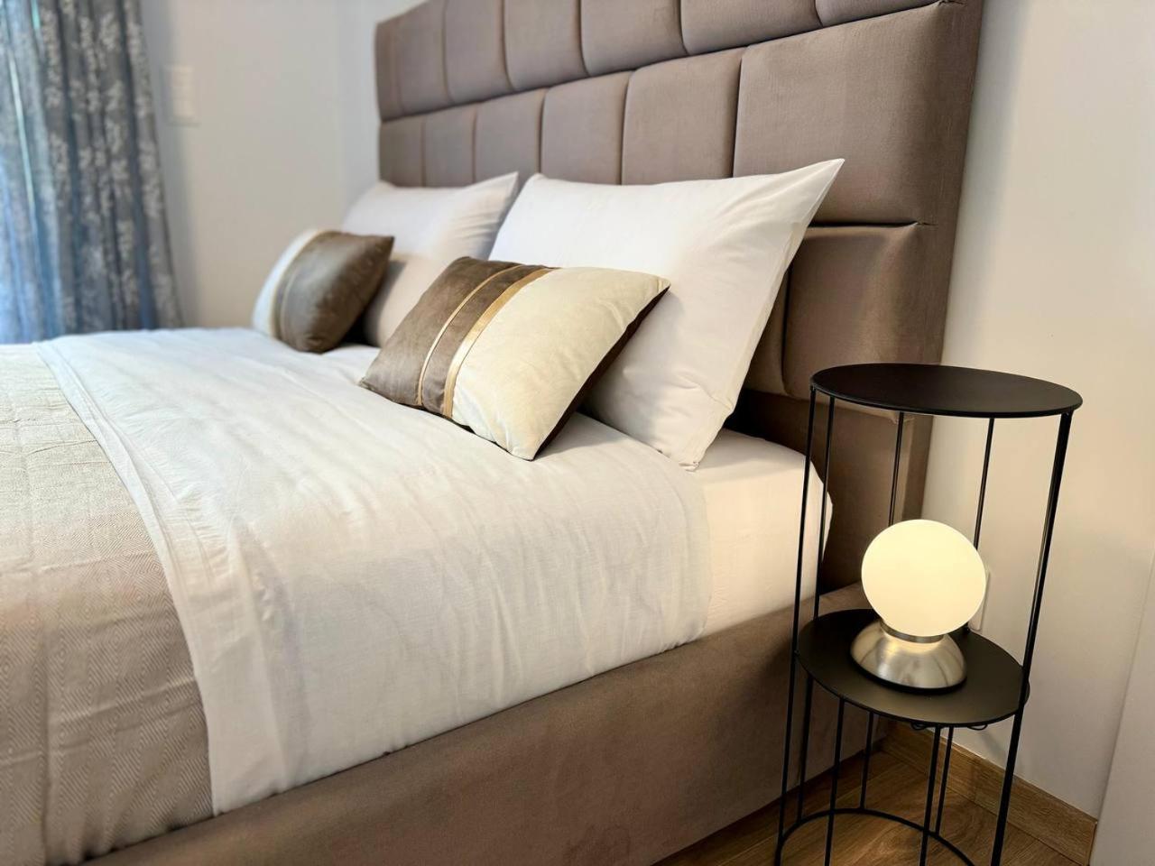 Lux Residence Ampelokipi Athena Bagian luar foto