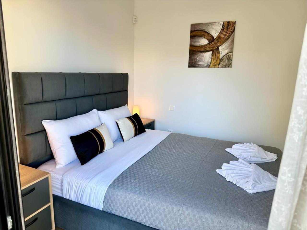 Lux Residence Ampelokipi Athena Bagian luar foto